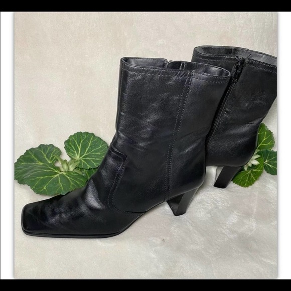 NINE & CO BLACK HEEL ANKLE BOOTS SHOES size 7.5, Zipper on inside for ea… - Picture 4 of 6